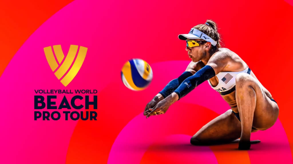 Beachvolleyballspielerin bei der Beach Pro Tour mit Volleyball in Aktion vor rotem Hintergrund