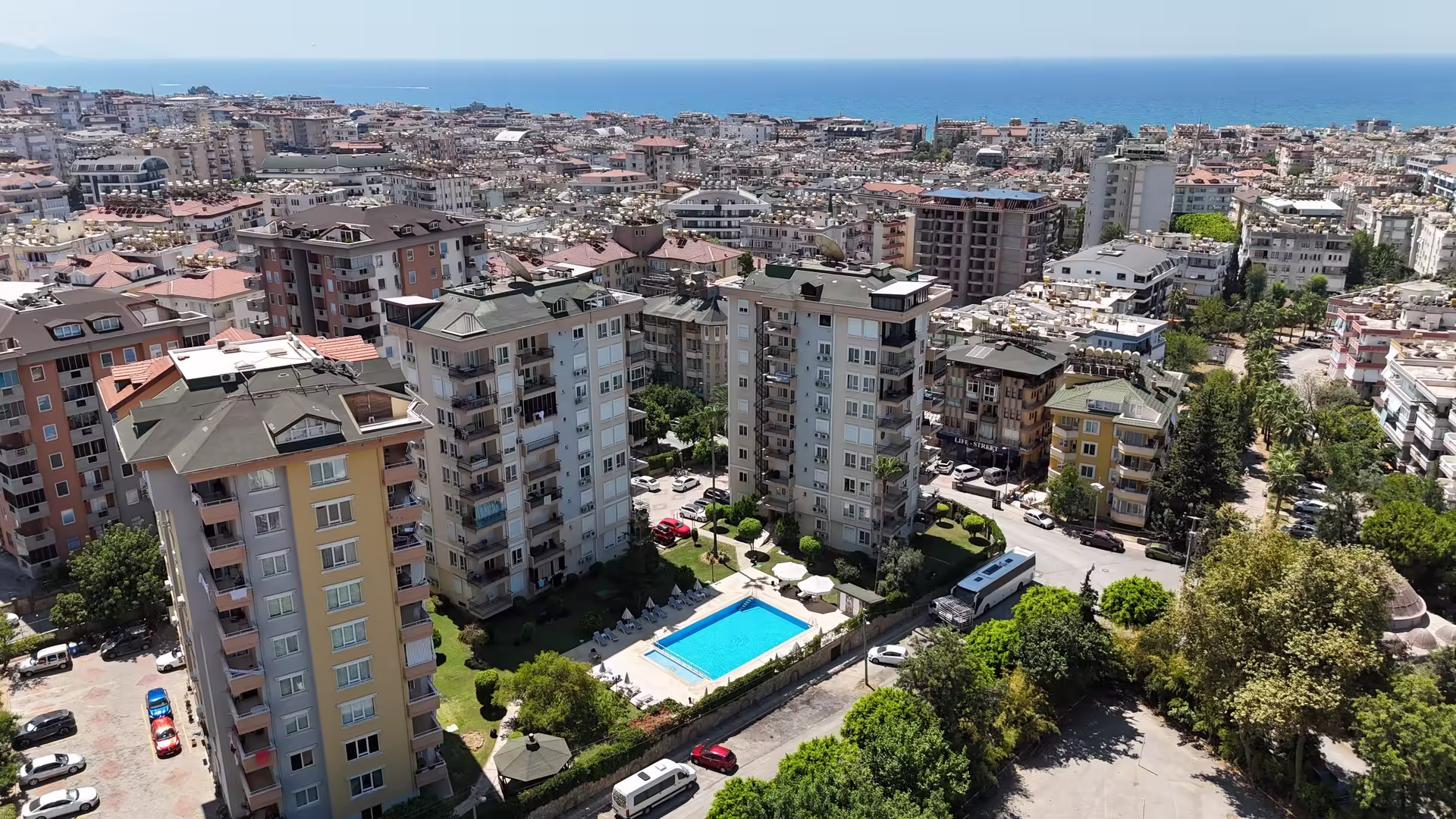 Wohnung in Alanya Güllerpinari mit Balkon und Meerblick