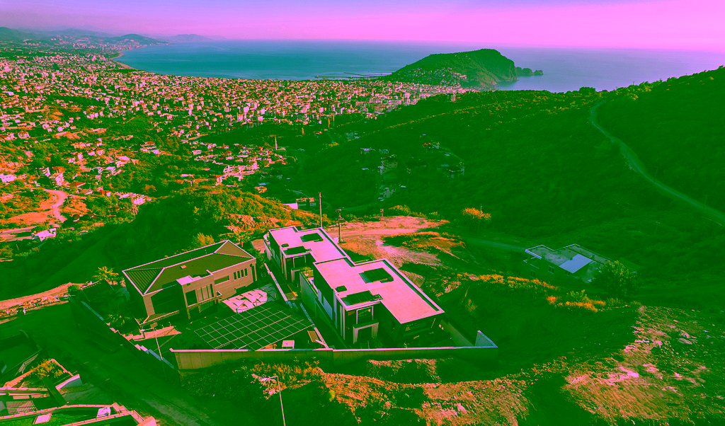 Moderne Villa mit Meerblick in Alanya mit Pool und Terrasse