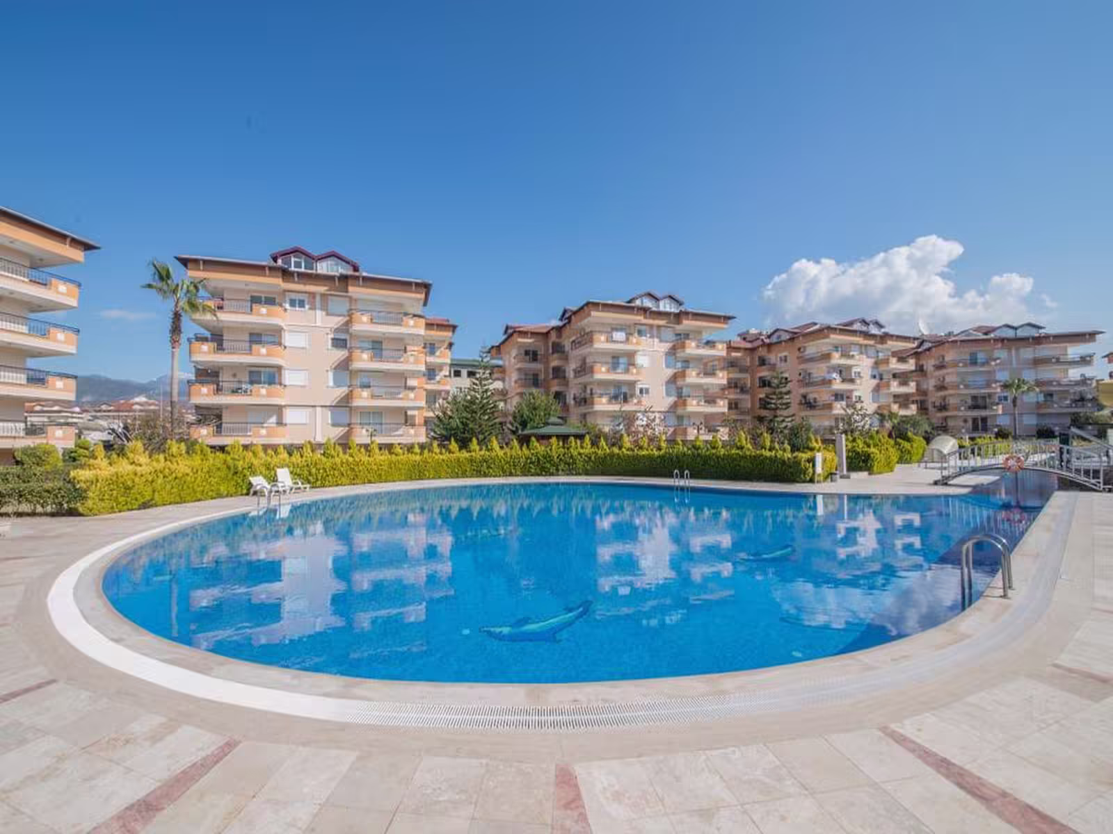 3-Zimmer-Wohnung kaufen in Alanya Oba in der Oba Oasis Anlage mit Pool, Garten und Stadtblick