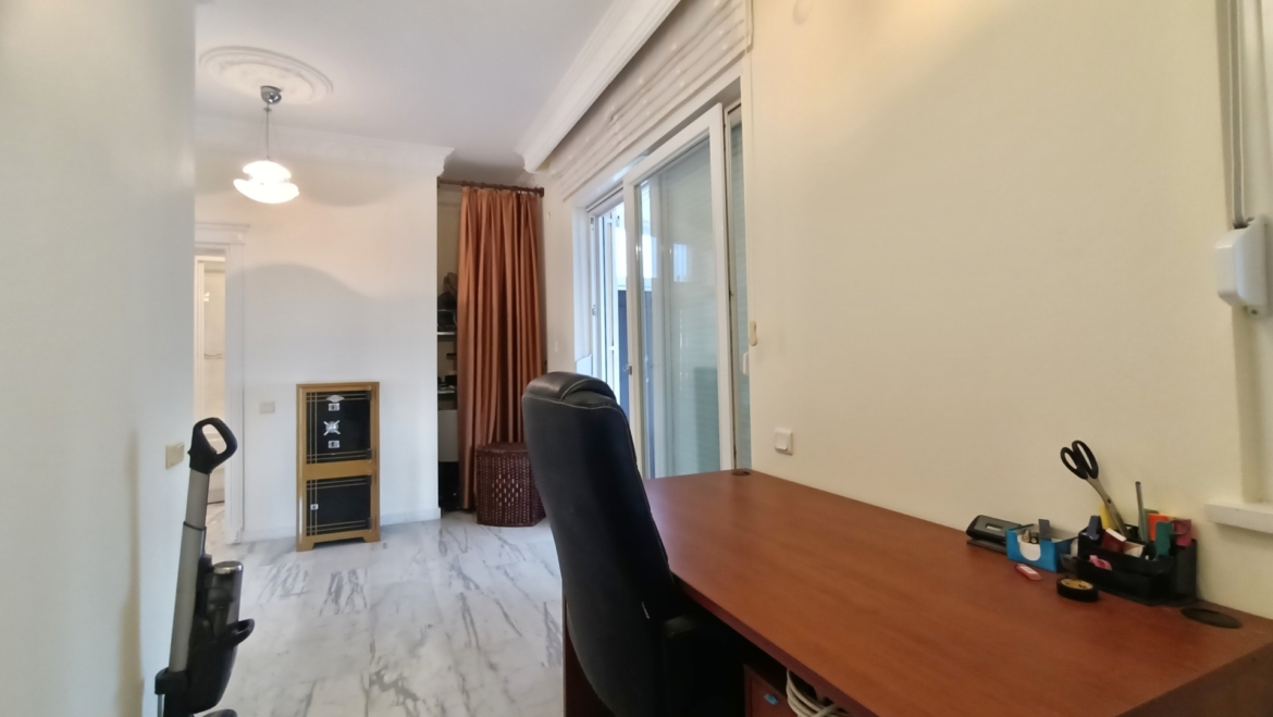 Arbeitszimmer in einer freistehenden Villa in Alanya für Homeoffice
