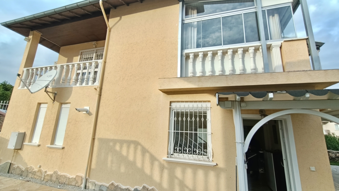 Balkon einer freistehenden Villa in Alanya im Obergeschoss