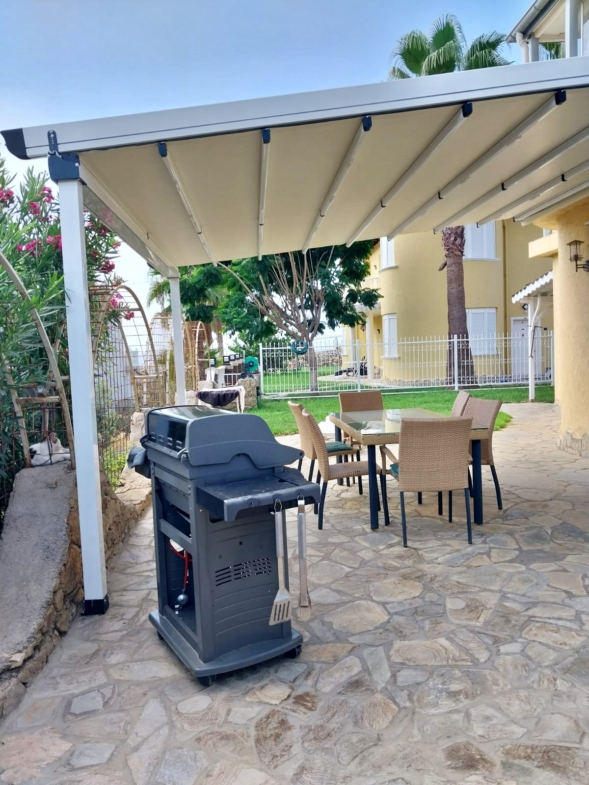 Terrasse mit Grillbereich in einer freistehenden Villa in Alanya