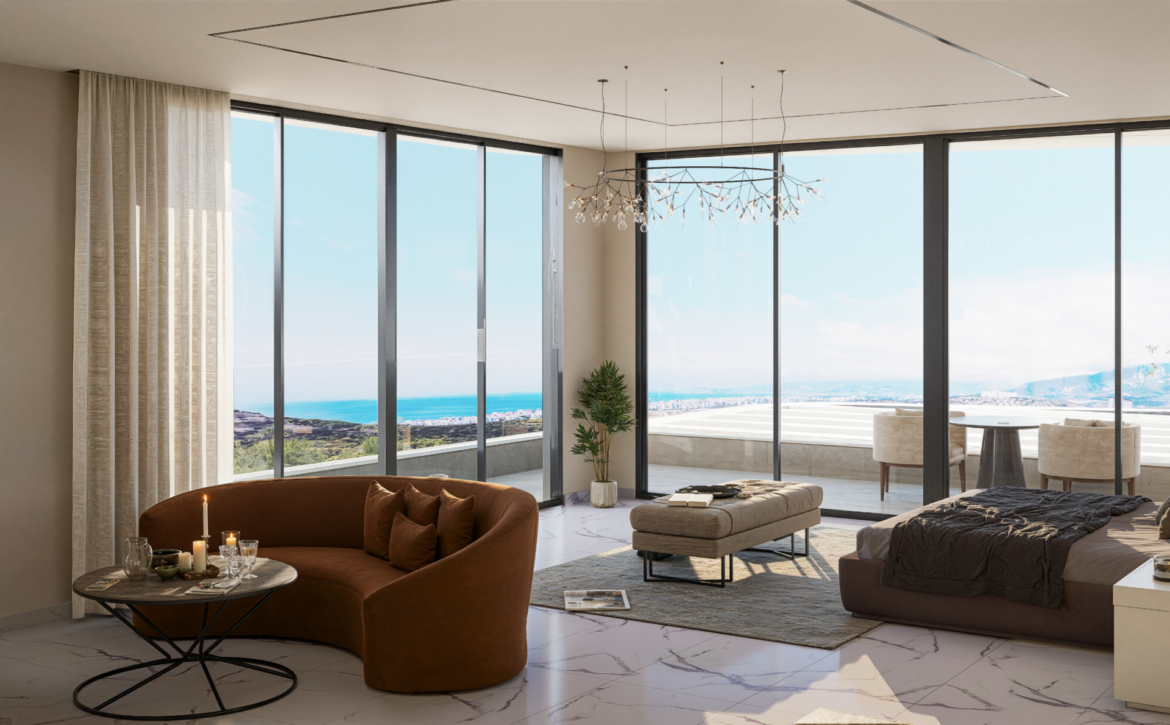 Luxusvilla Alanya Nehirsu 7 – bodentiefe Fenster, Meerblick und eleganter Sitzbereich im Schlafzimmer.
