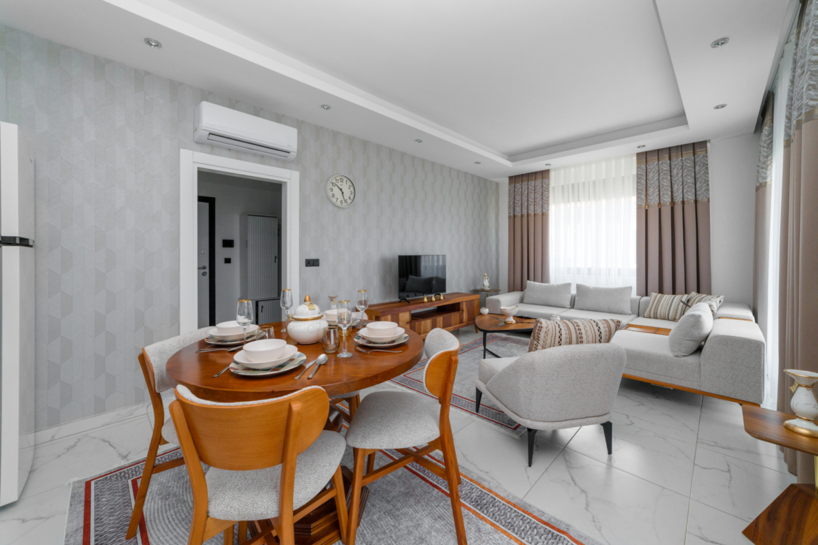 Apartment in Mahmutlar – dining area and living room with modern furnishings