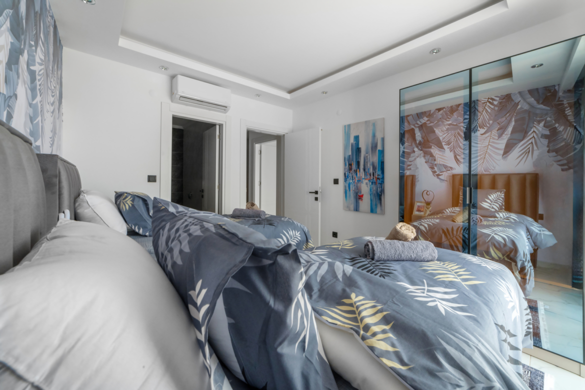 Children's room with built-in wardrobe and air conditioning in a furnished apartment in Mahmutlar