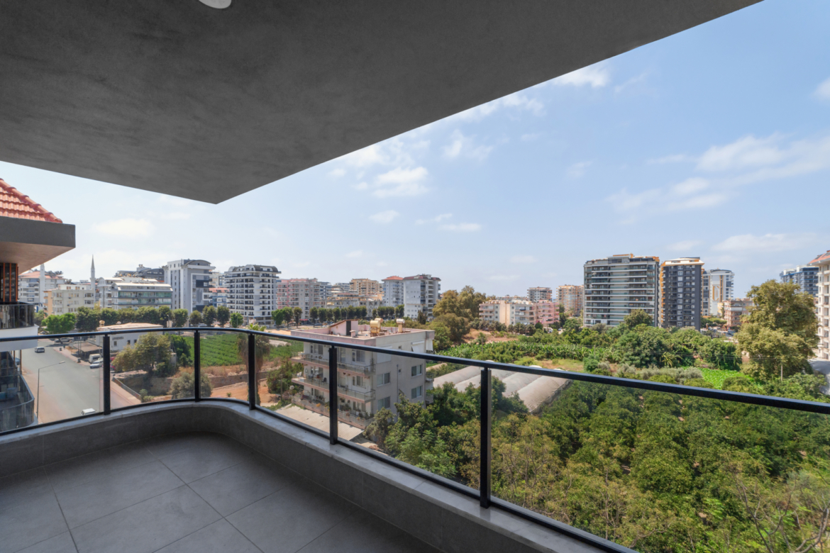 Large terrace with panoramic views over Mahmutlar, green surroundings and modern residential location