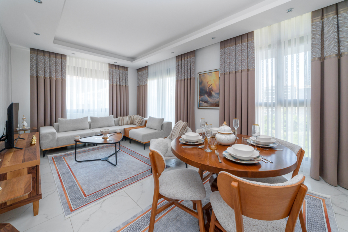 Light-flooded living room of a 3-room apartment in Mahmutlar with large windows