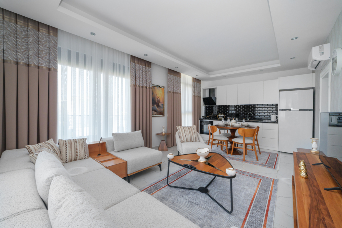 3-room apartment in Mahmutlar – Modern living room with open kitchen, fully furnished