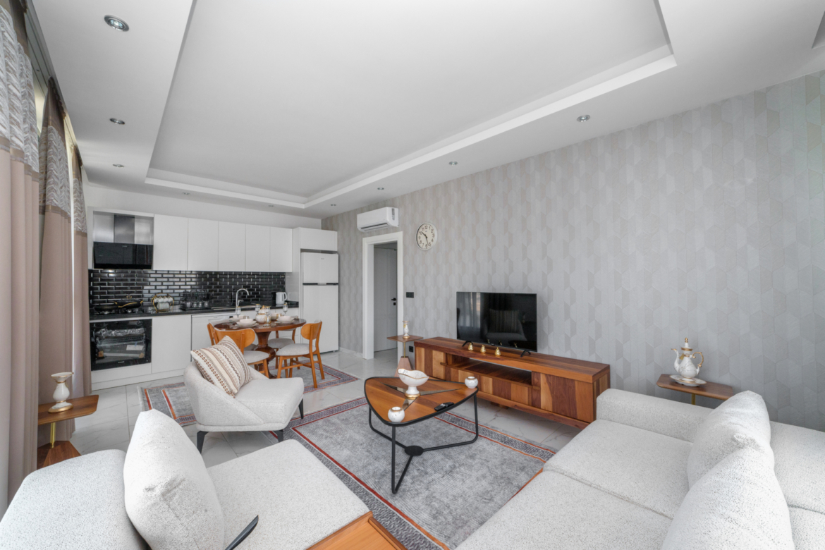 3-room apartment in Mahmutlar – Modern living room with TV area and open kitchen