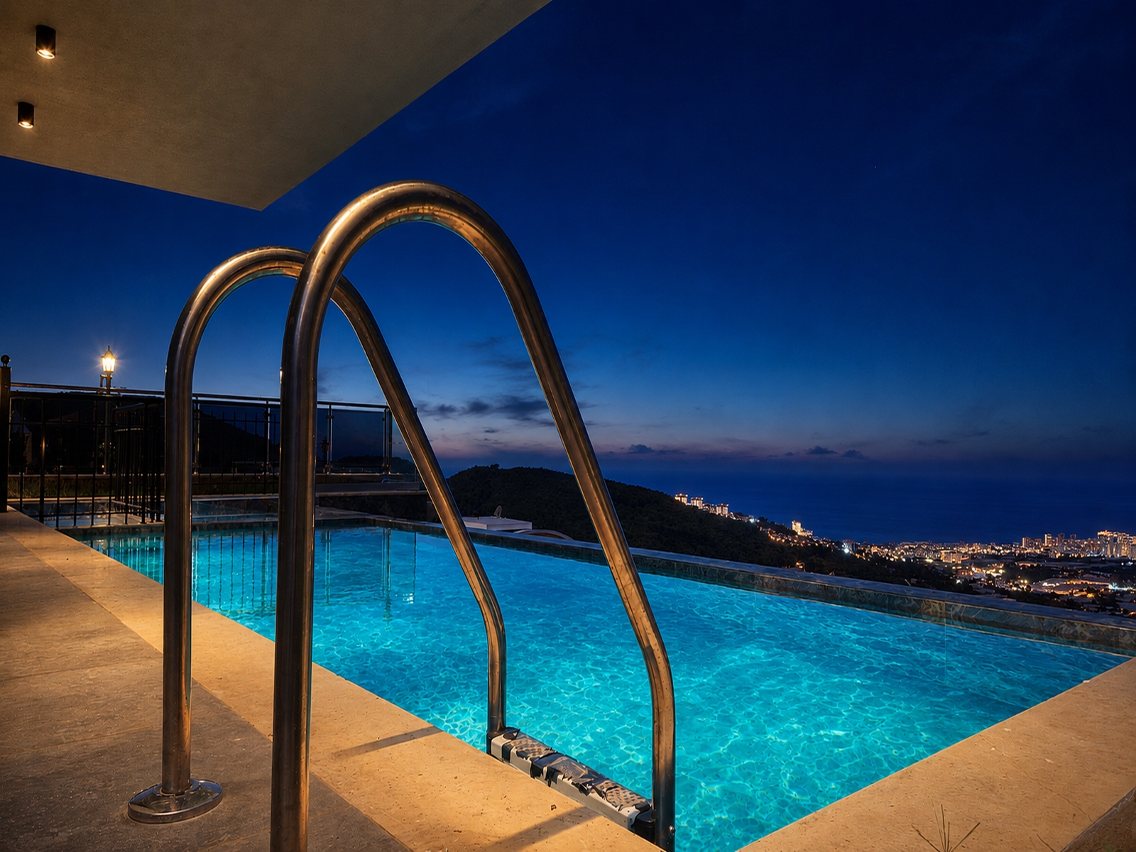 3 bedroom apartment 240 m² Alanya, Turkey